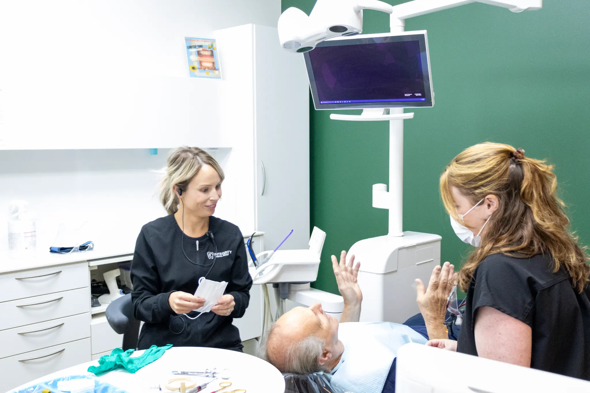 Steps to Handle a Broken Tooth Until You Reach an Emergency Dentist